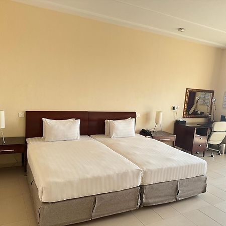 Hotel Sancta Maria Ломе Екстериор снимка