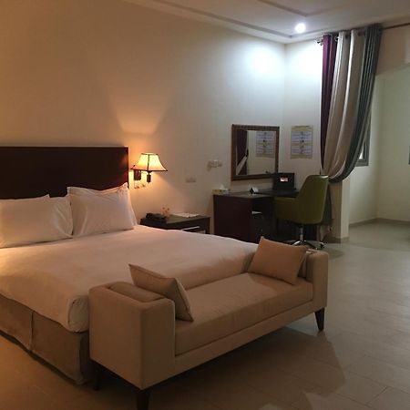 Hotel Sancta Maria Ломе Екстериор снимка