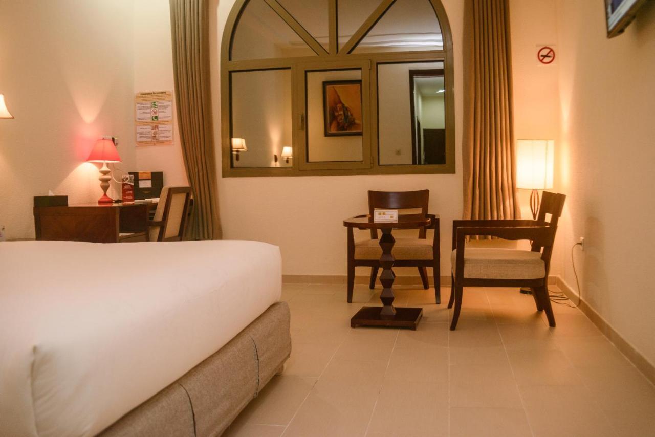 Hotel Sancta Maria Ломе Екстериор снимка