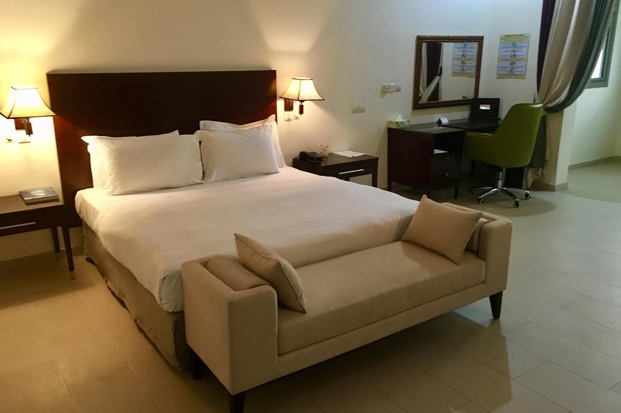 Hotel Sancta Maria Ломе Екстериор снимка
