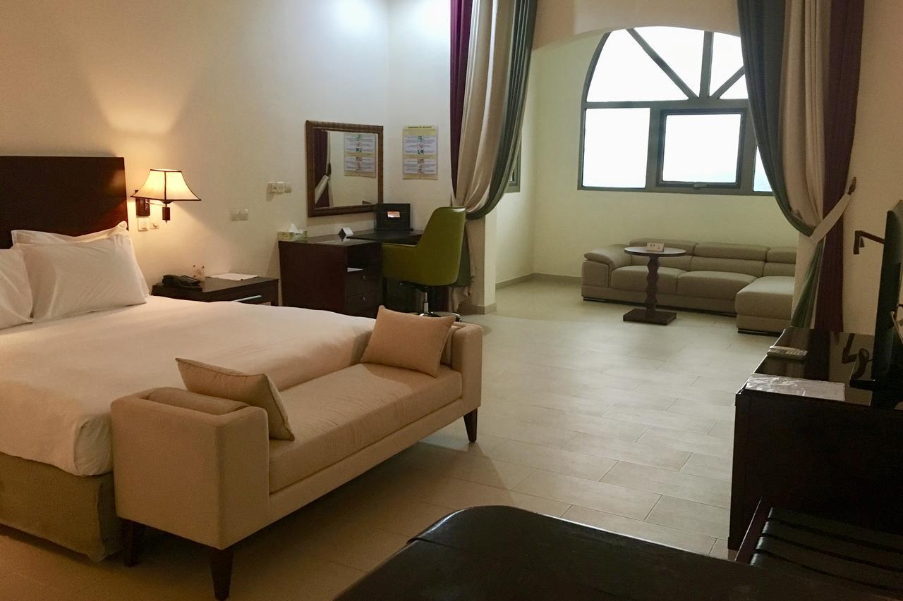 Hotel Sancta Maria Ломе Екстериор снимка