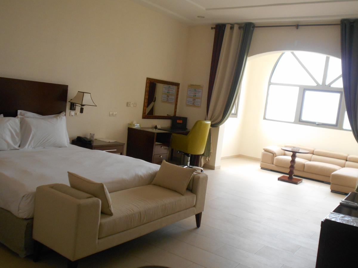 Hotel Sancta Maria Ломе Екстериор снимка