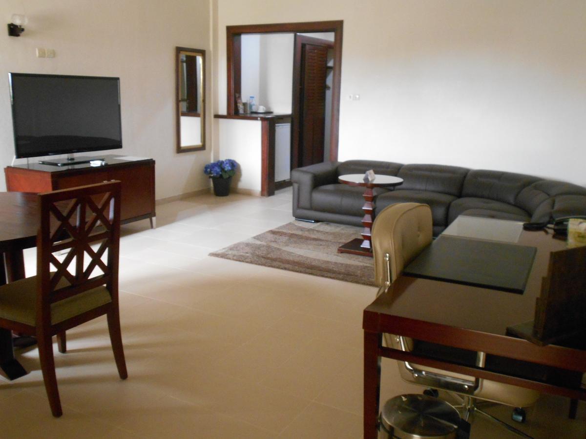Hotel Sancta Maria Ломе Екстериор снимка